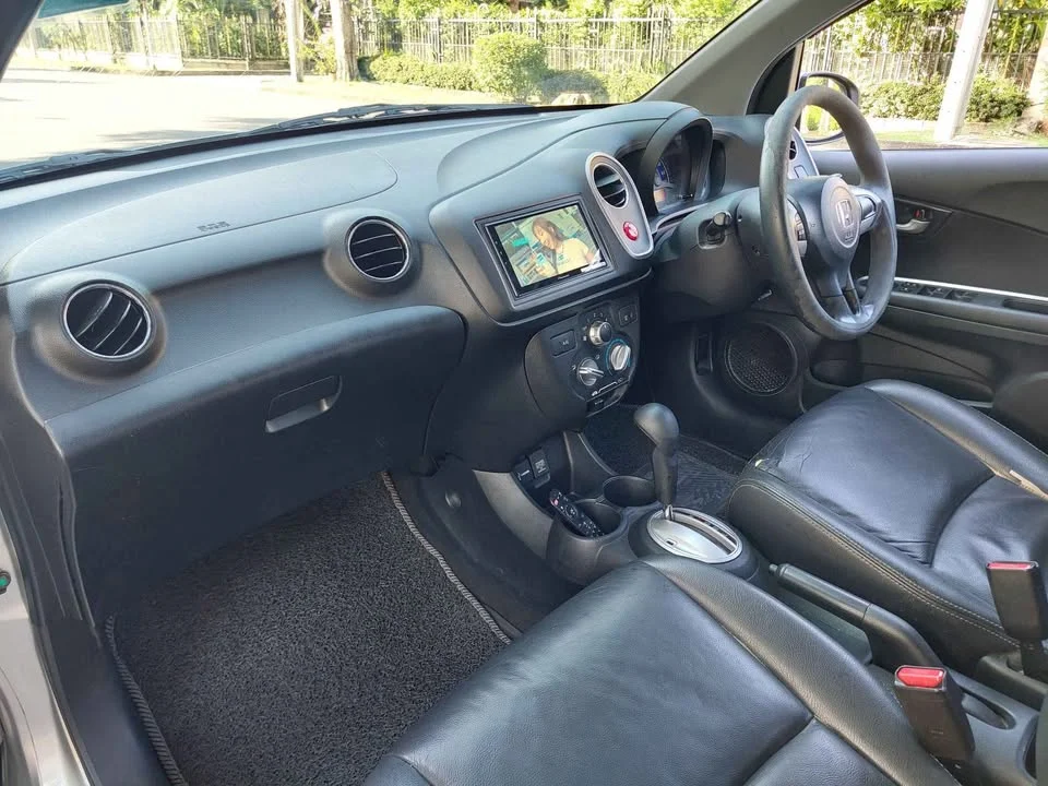 2015 Honda Mobilio II 2