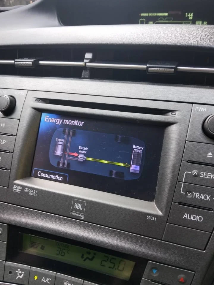 2013 Toyota Prius III 2