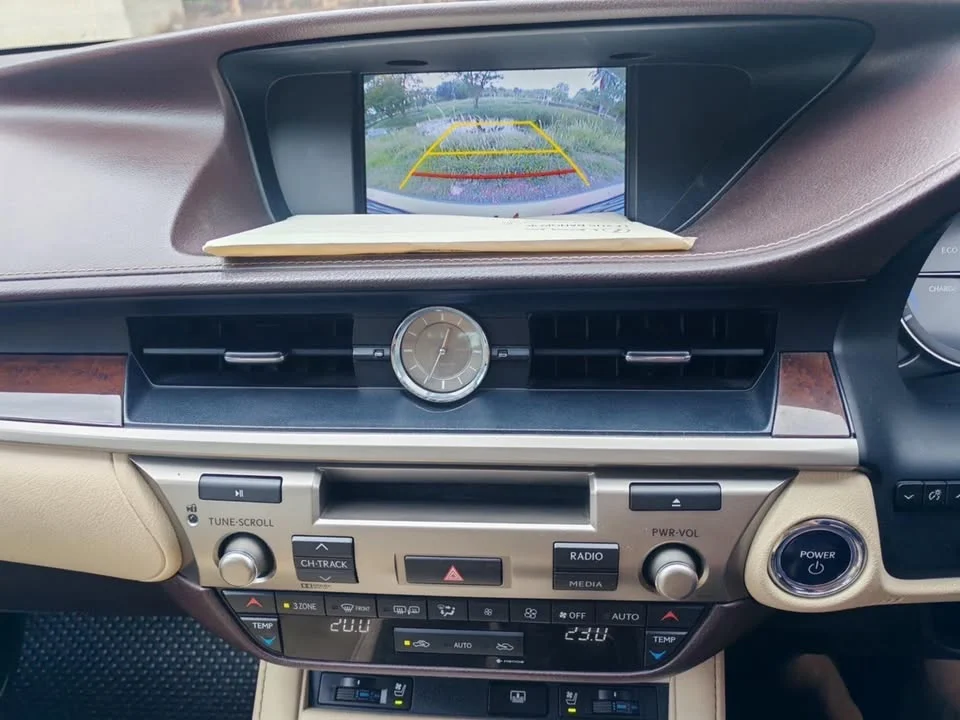 2015 Lexus ES VI 3