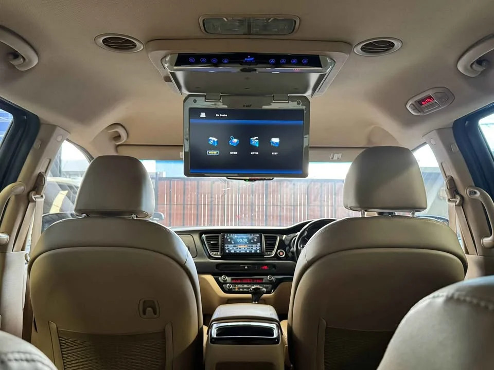 2015 Kia Carnival III 2