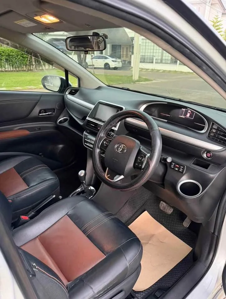 2017 Toyota Sienta II 3