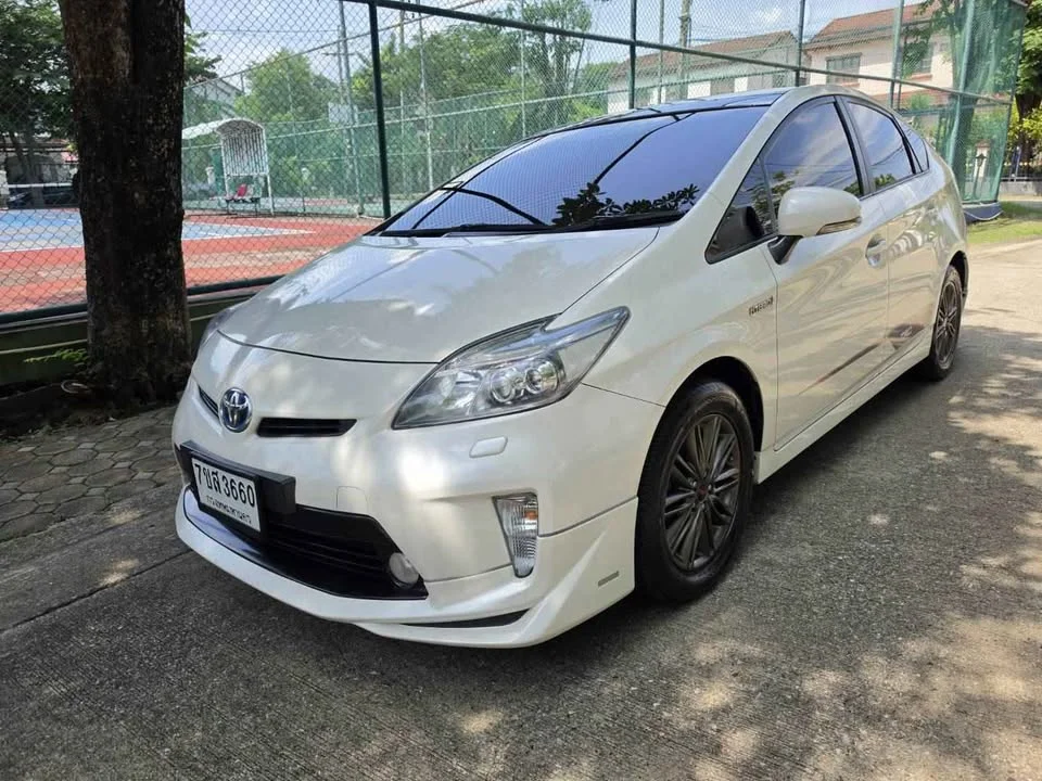 2014 Toyota Prius III 3