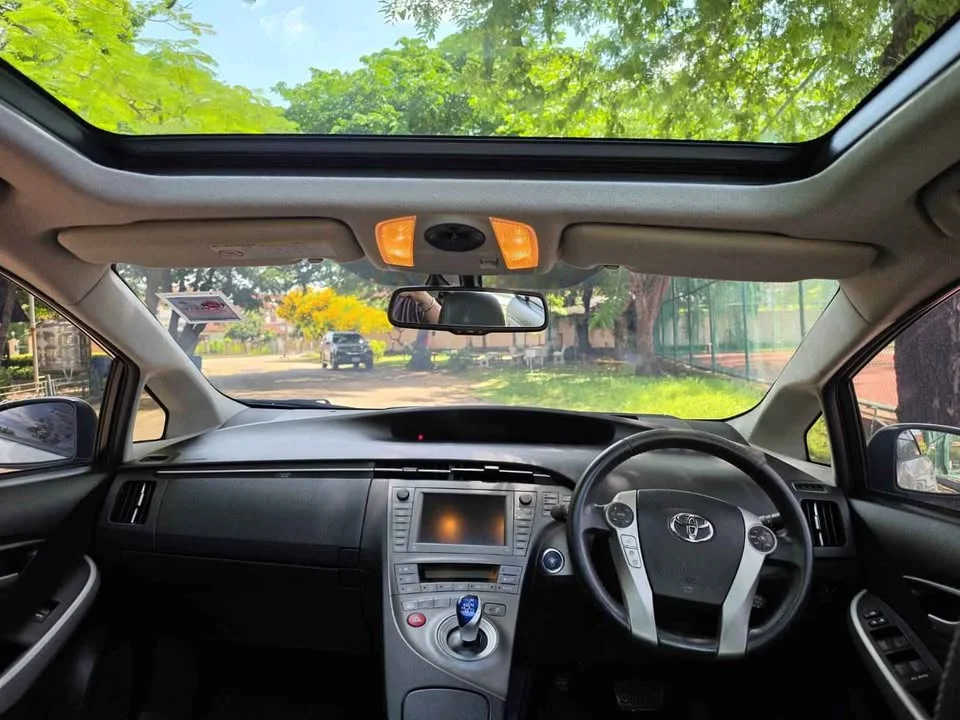 2014 Toyota Prius III 2