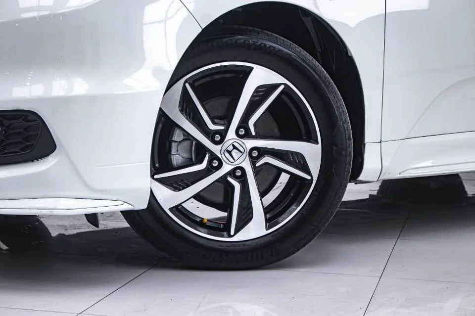2014 Honda Odyssey V 3