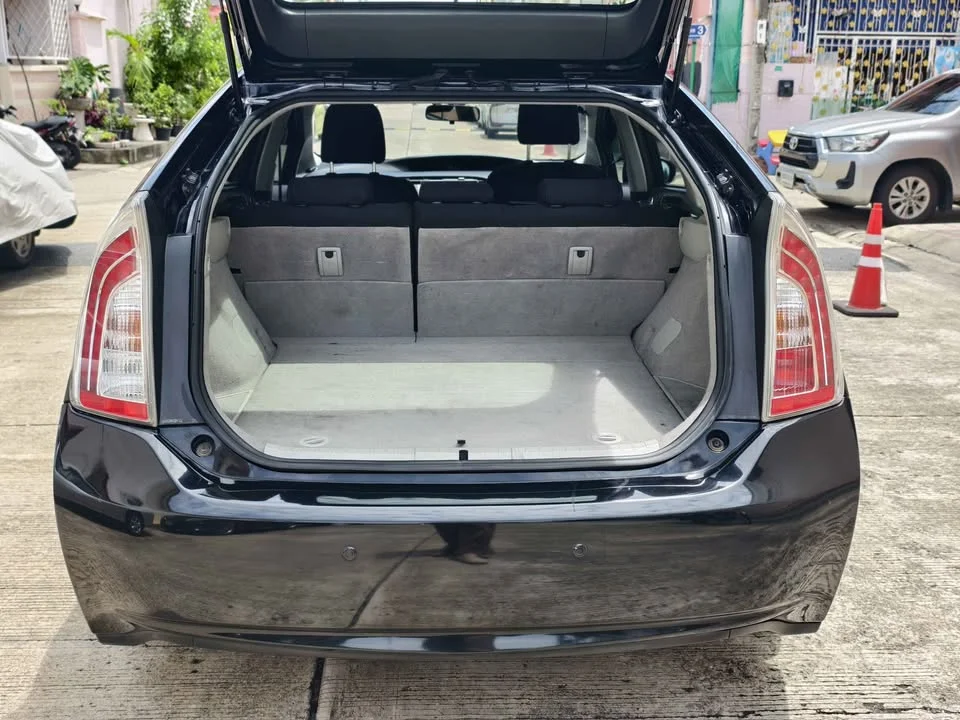 2013 Toyota Prius III 2