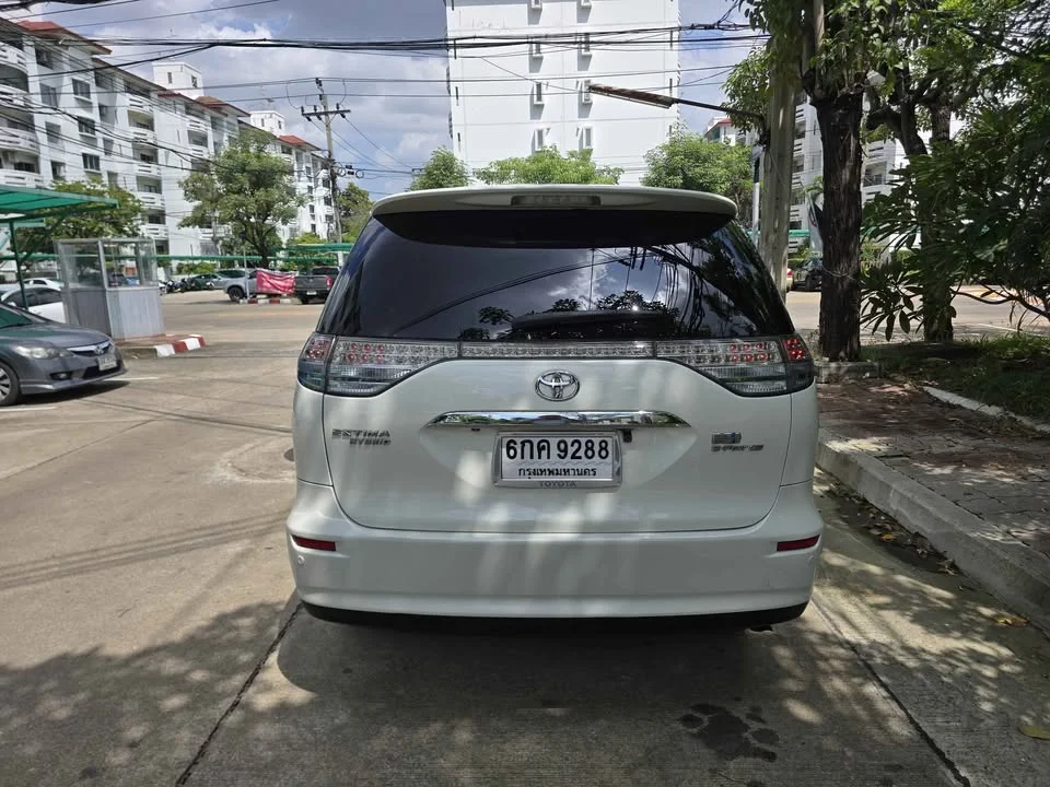 2008 Toyota Estima III 2