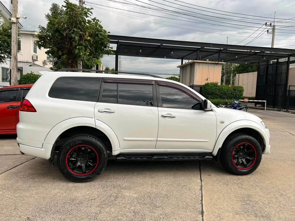 2010 Mitsubishi Pajero Sport II 2
