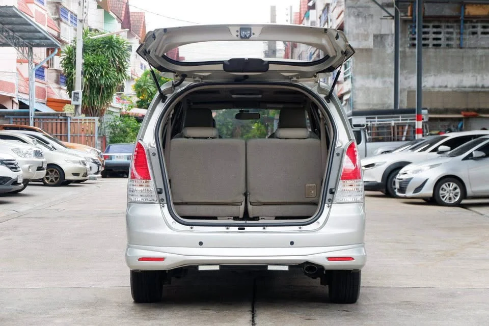 2011 Toyota Innova I 2
