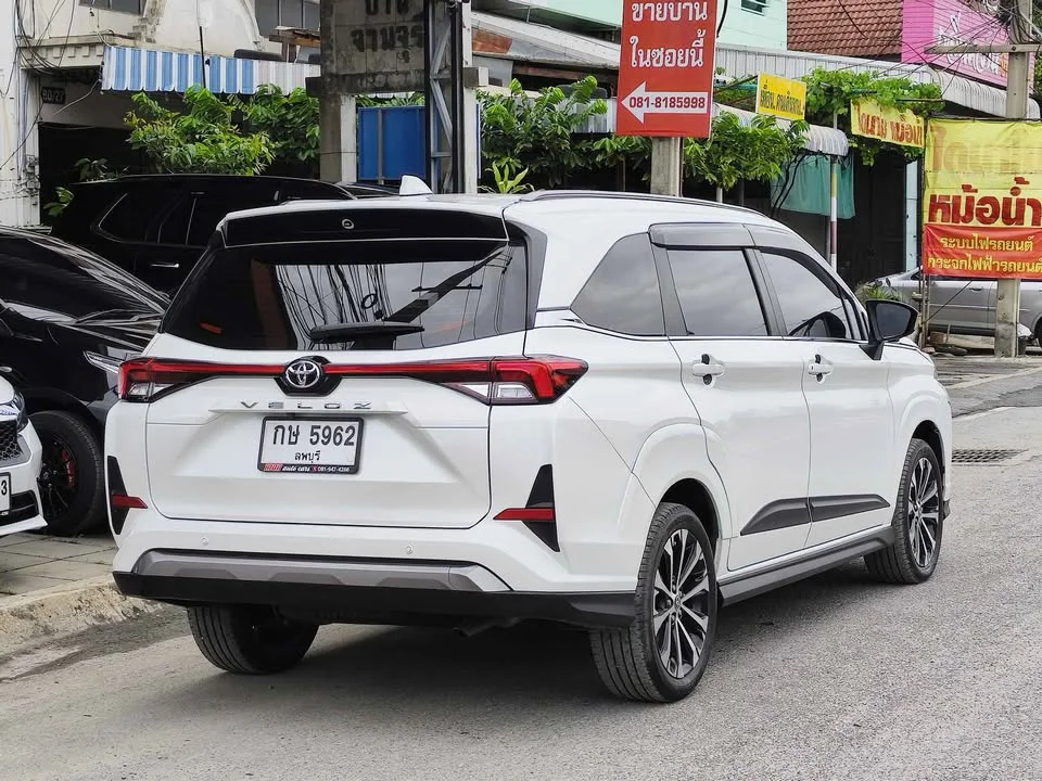 2023 Toyota Veloz III 2