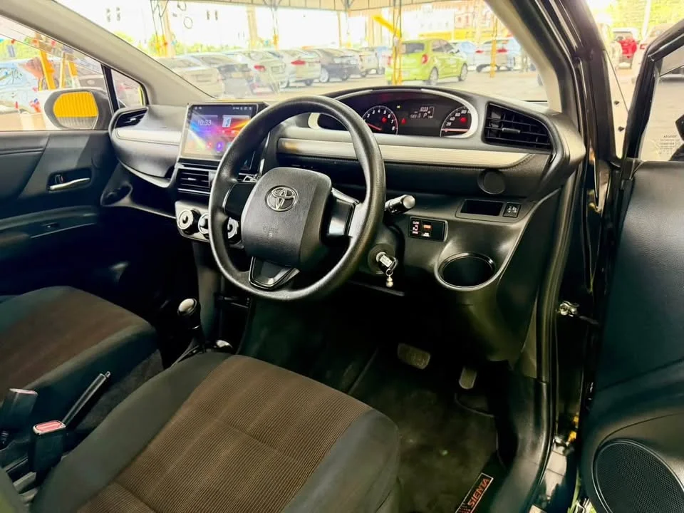 2017 Toyota Sienta II 3