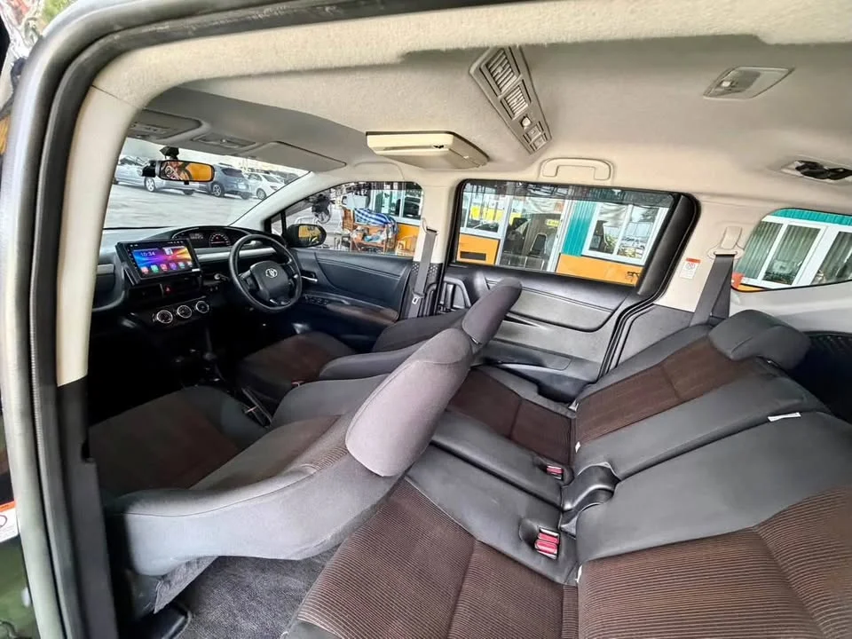 2017 Toyota Sienta II 2