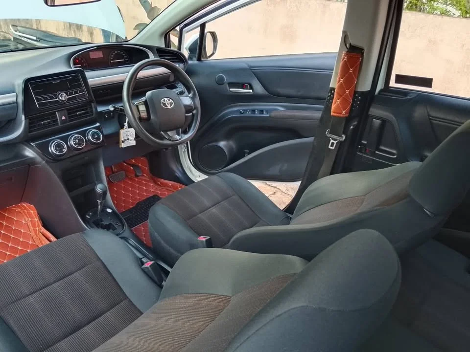 2018 Toyota Sienta II 2