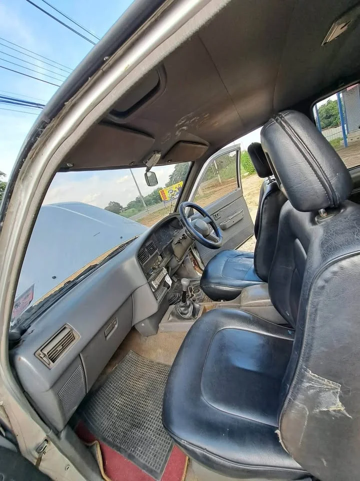 1990 Toyota Hilux Mighty-X V 3