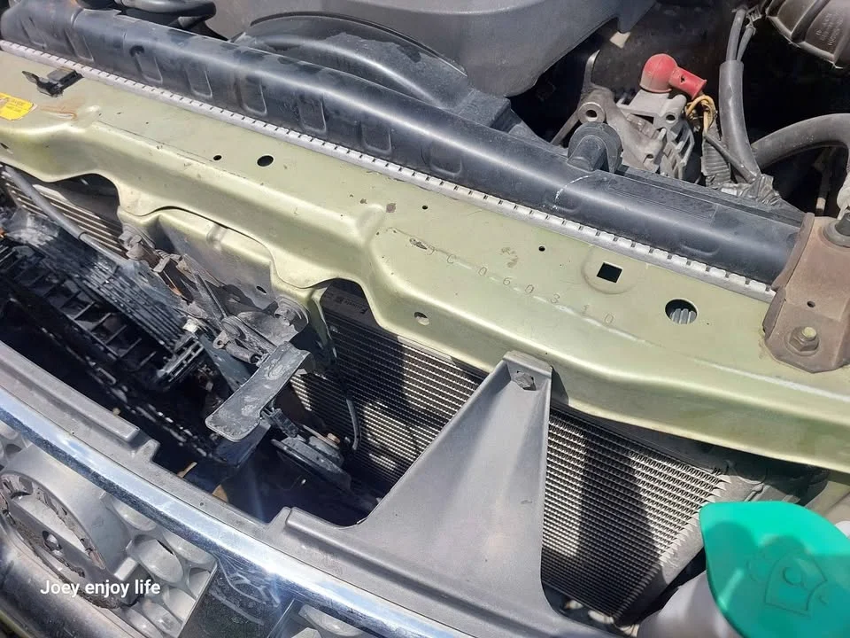 2003 Nissan Frontier I 3