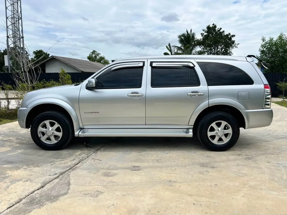 2008 Isuzu MU-7 2