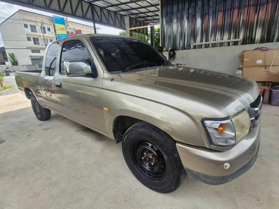 2002 Toyota Hilux Tiger VI 3