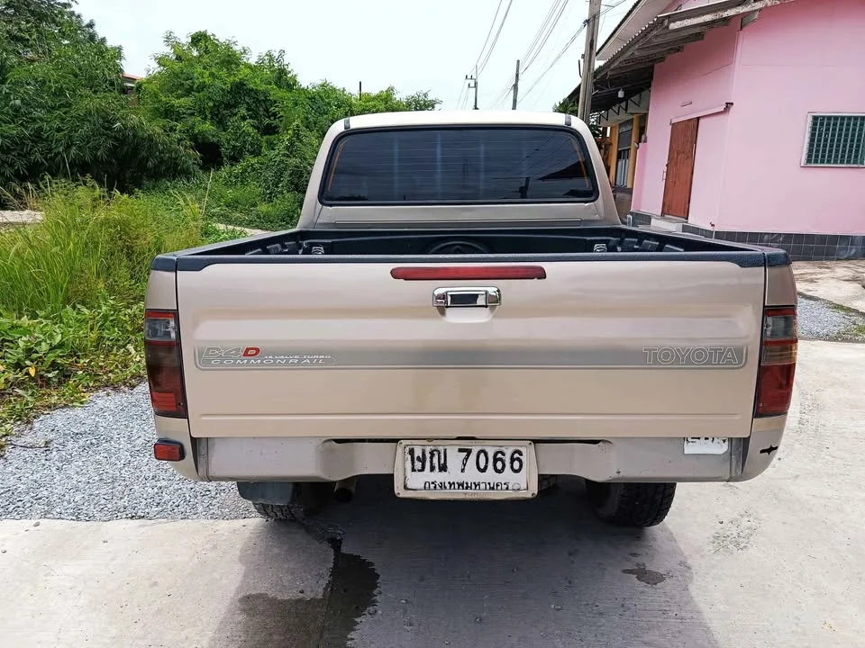 2003 Toyota Hilux Tiger VI 2