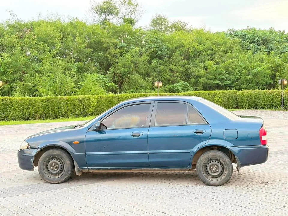 2001 Mazda 323 VIII 3