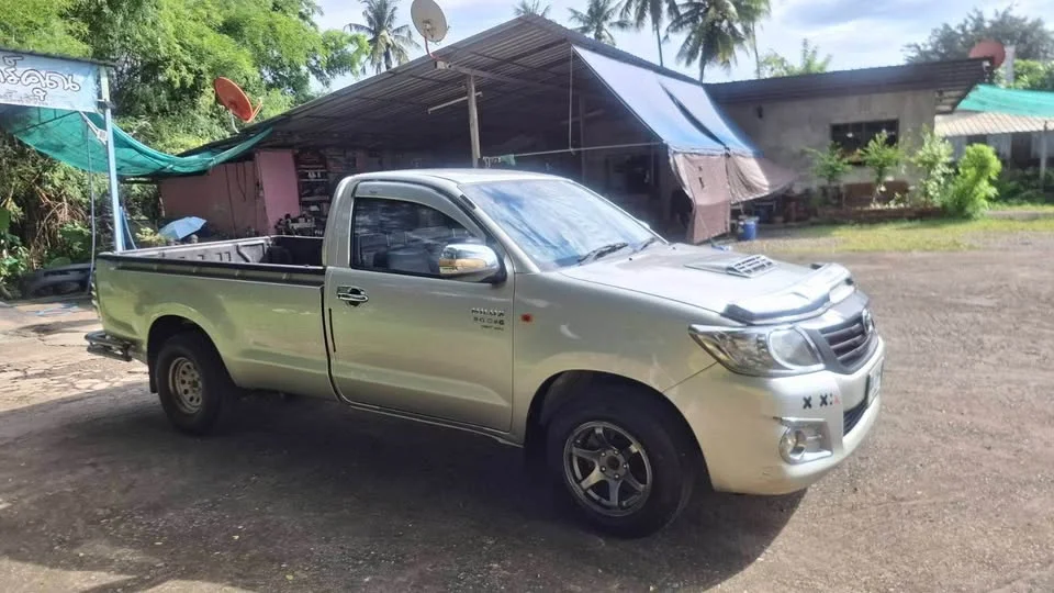 2012 Toyota Hilux VII 2
