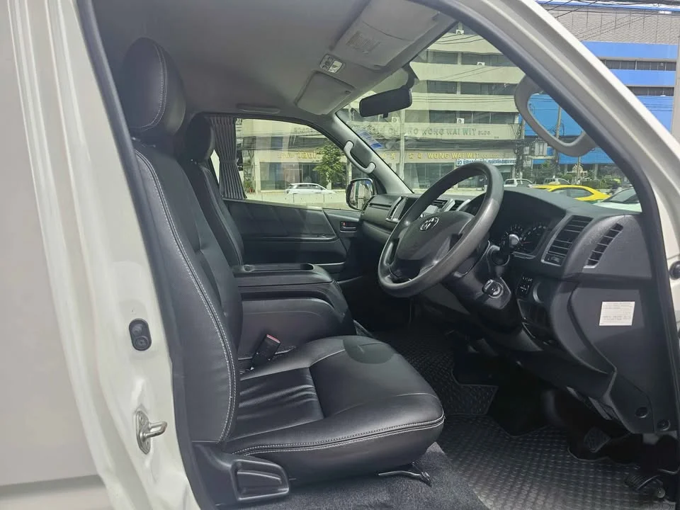 2015 Toyota HiAce V (H200) 3