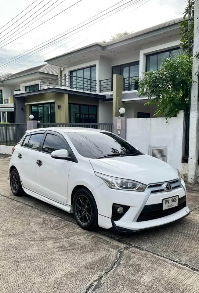 2015 Toyota Yaris III 2