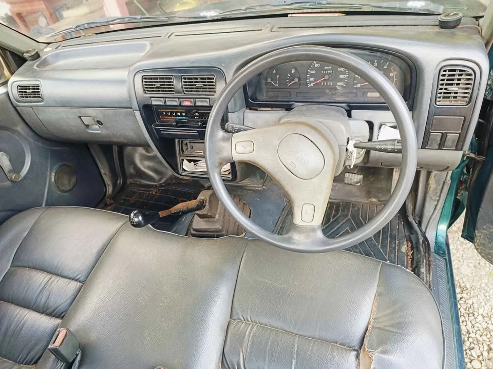 1995 Nissan Big M D21 2