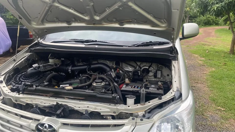 2012 Toyota Innova I 2