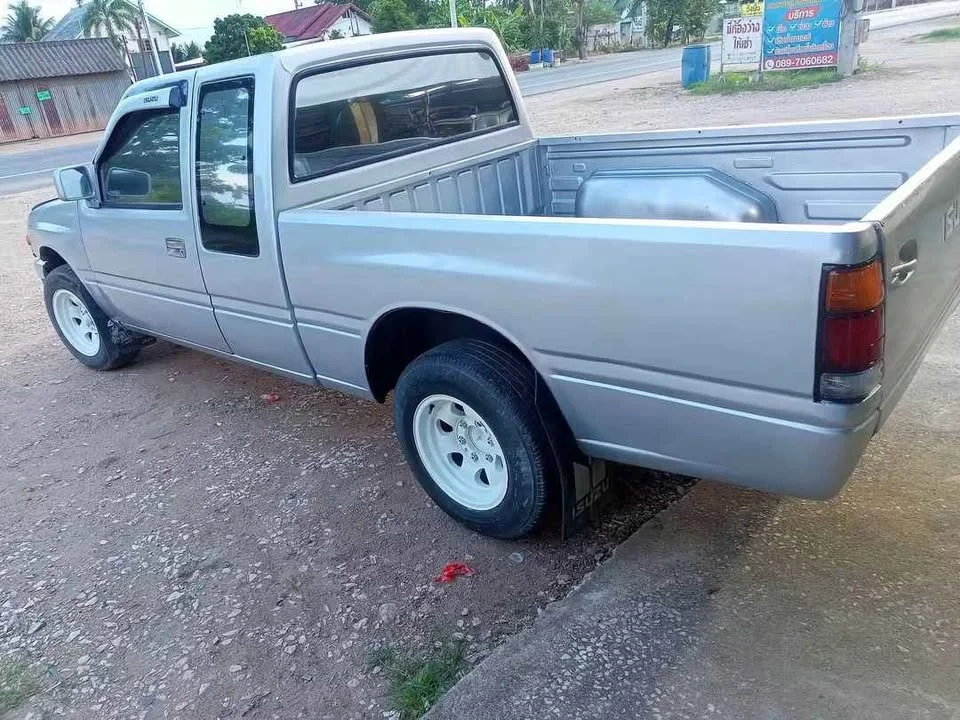 1995 Isuzu TFR III 2