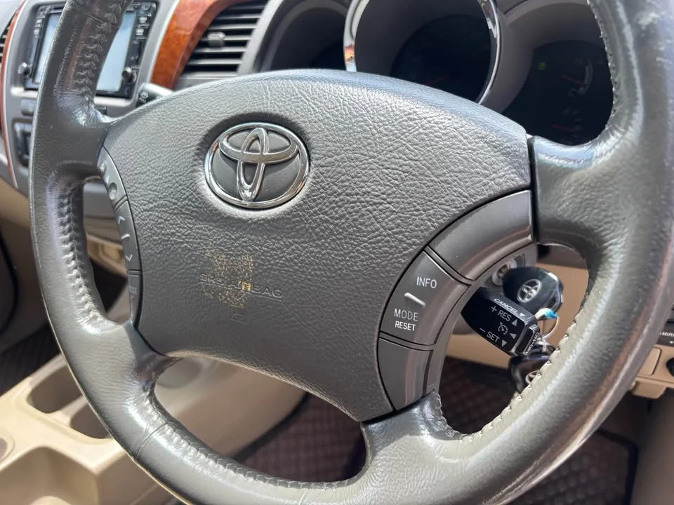 2010 Toyota Fortuner I 3