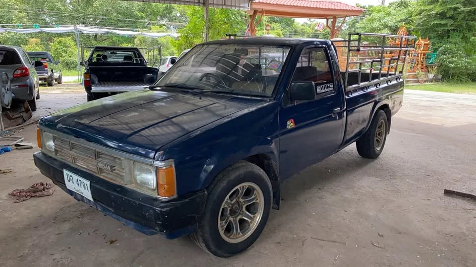 1990 Nissan Big M D21 2