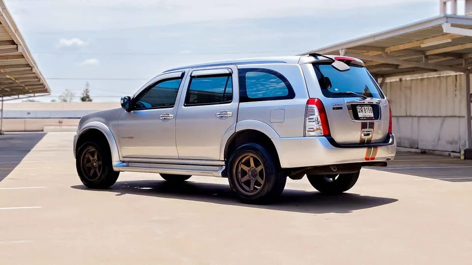 2009 Isuzu MU-7 3