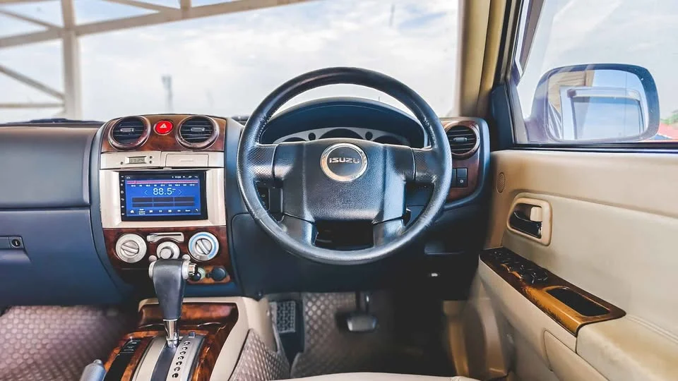 2009 Isuzu MU-7 2