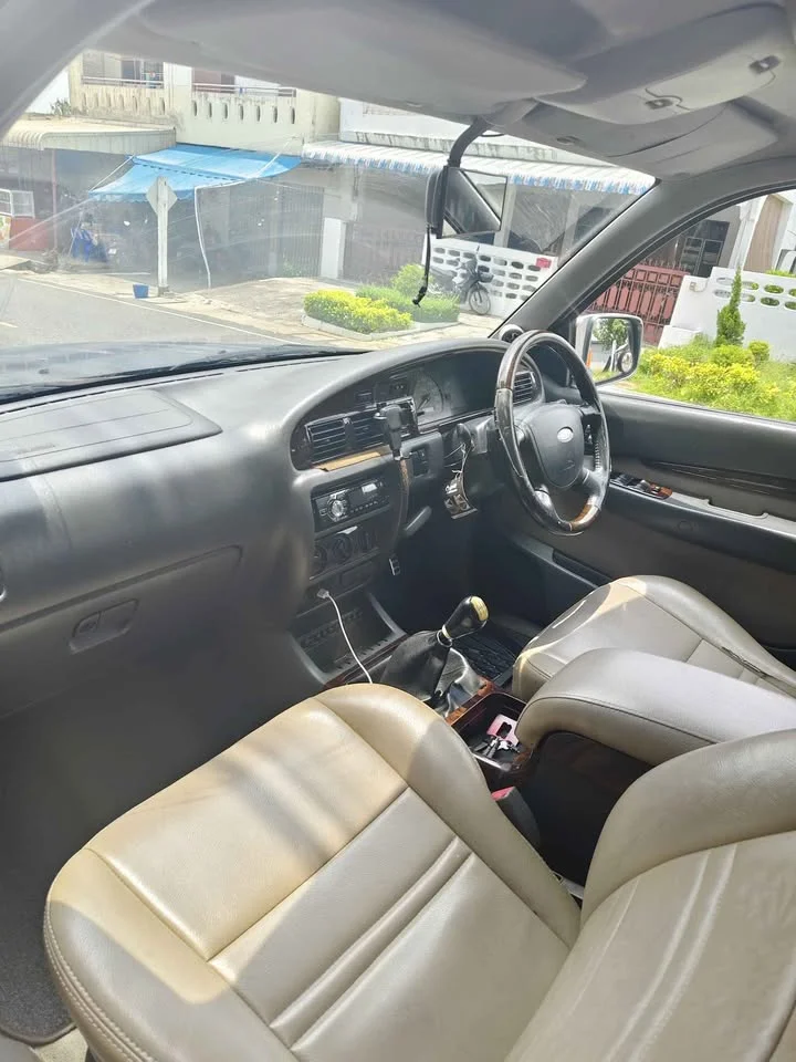 2004 Ford Everest I 3