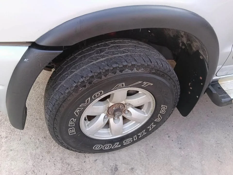 2000 Mazda 2500 Fighter V 2