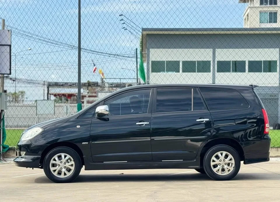 2004 Toyota Innova I 3