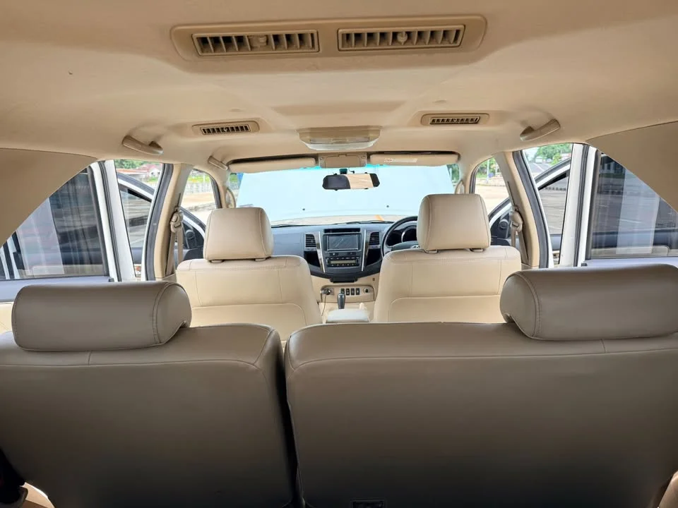 2010 Toyota Fortuner I 3