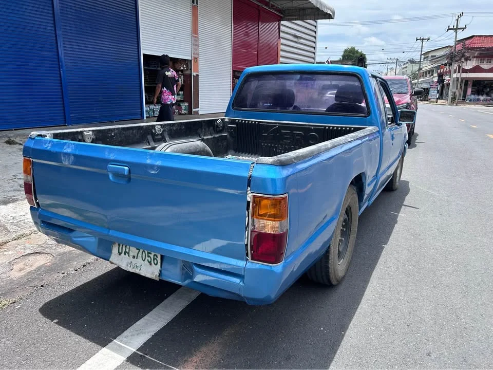 1994 Mitsubishi Triton II 3