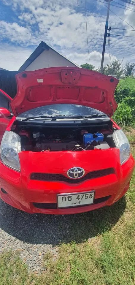 2013 Toyota Yaris II 2