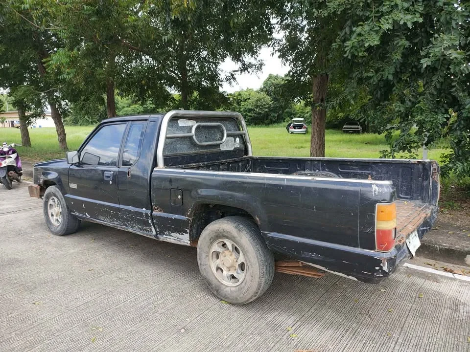 1998 Mitsubishi Triton II 2