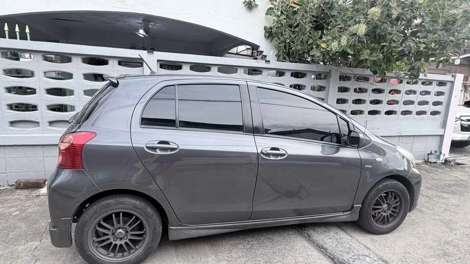 2012 Toyota Yaris II 2