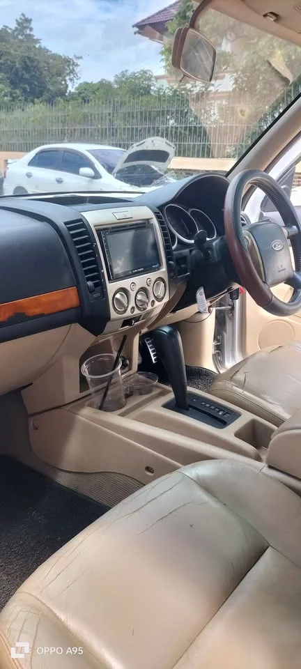 2011 Ford Everest I 2