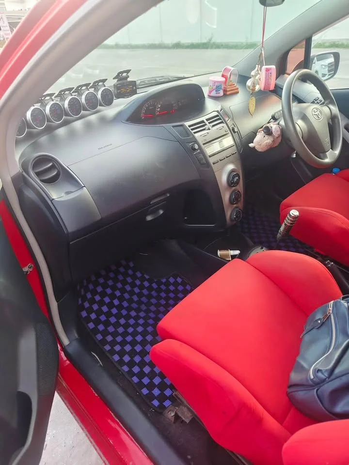 2013 Toyota Yaris II 3