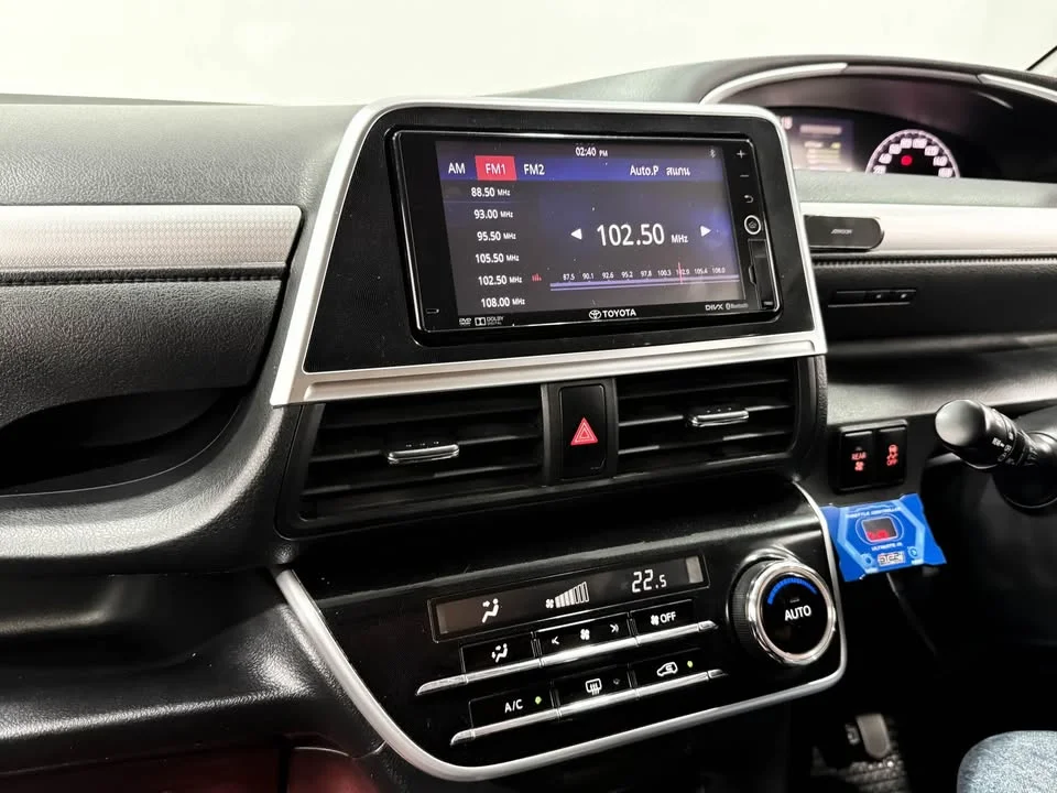 2017 Toyota Sienta II 3