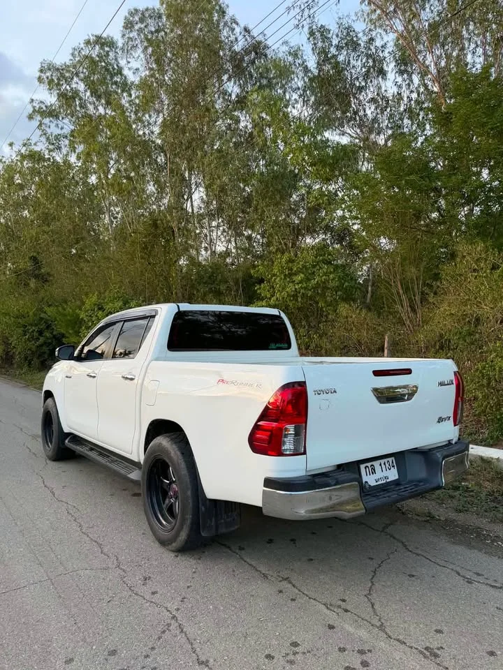 2019 Toyota Hilux VIII 2