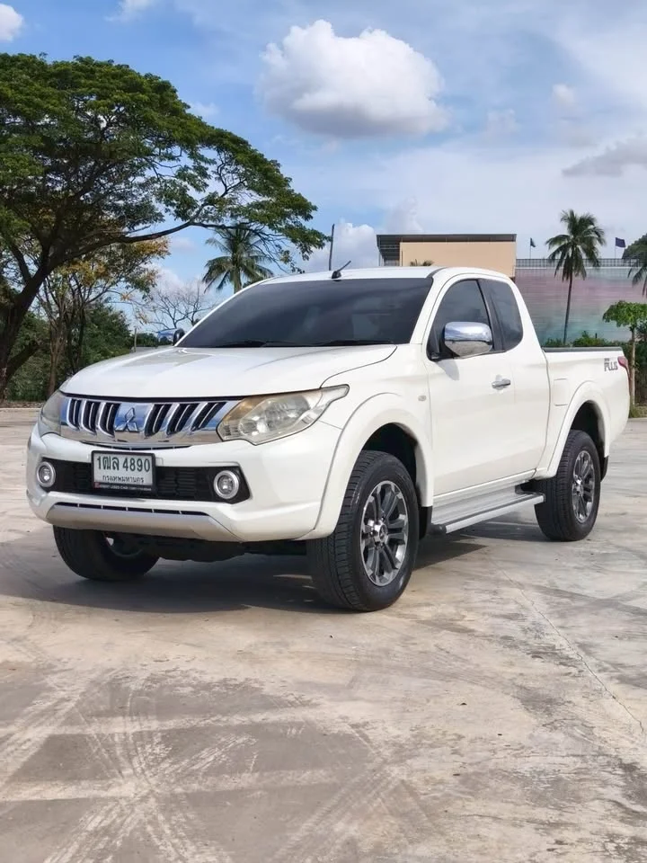 2015 Mitsubishi Triton V 2