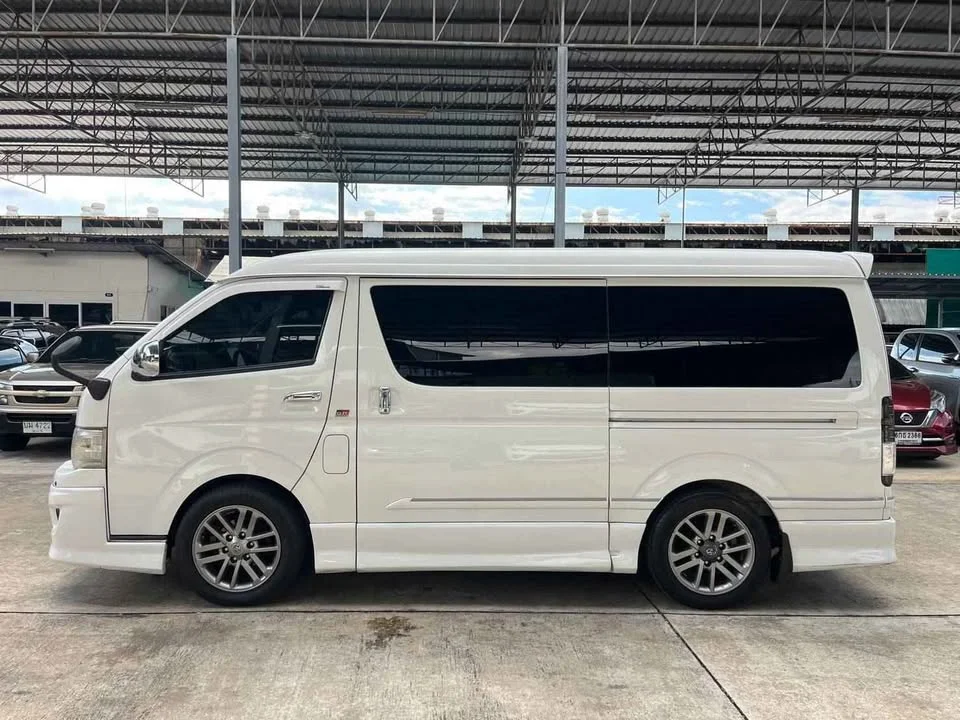 2011 Toyota HiAce V (H200) 2