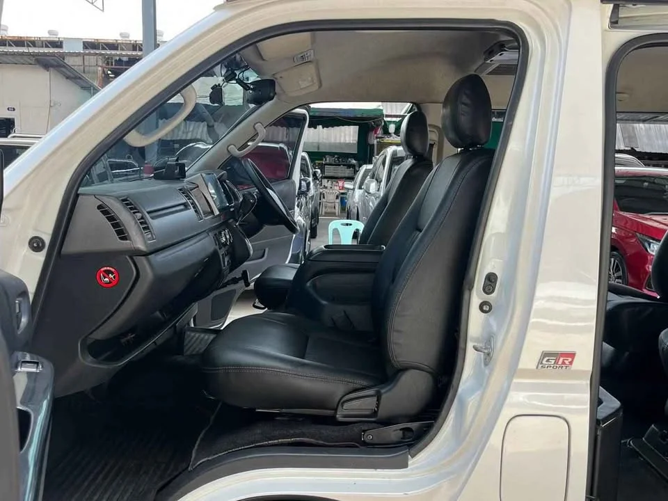 2011 Toyota HiAce V (H200) 3