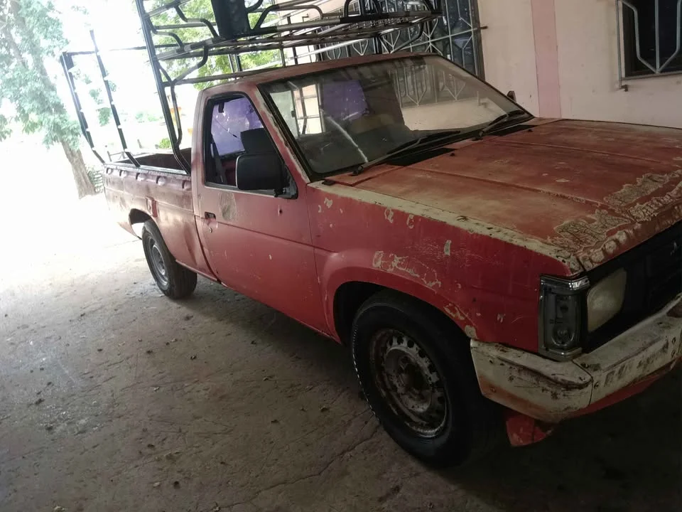 1990 Nissan Big M D21 2