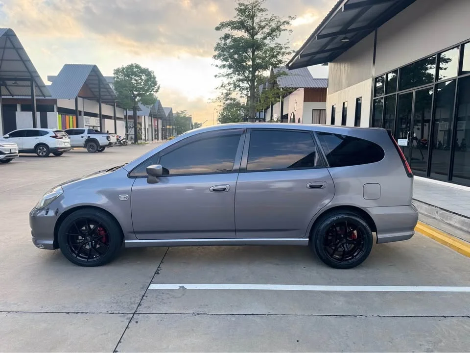 2005 Honda Stream I 3