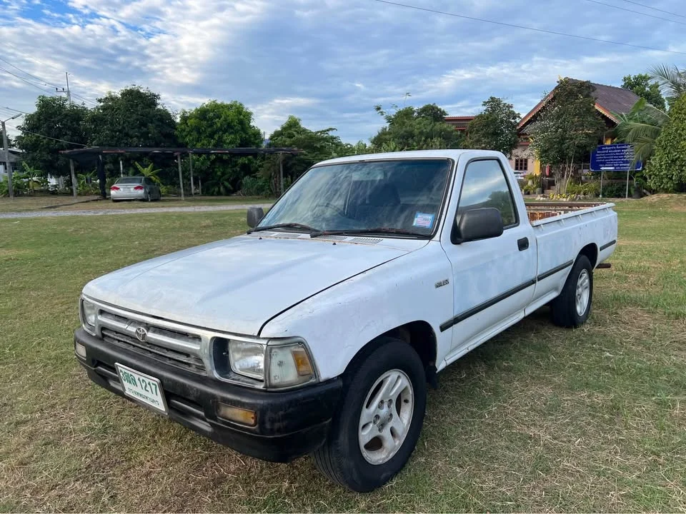 1995 Toyota Hilux Mighty-X V 3